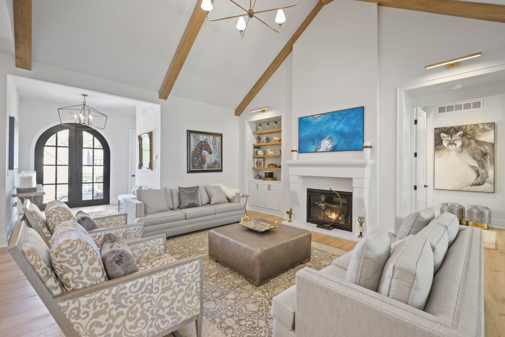 5805 Hickory living room