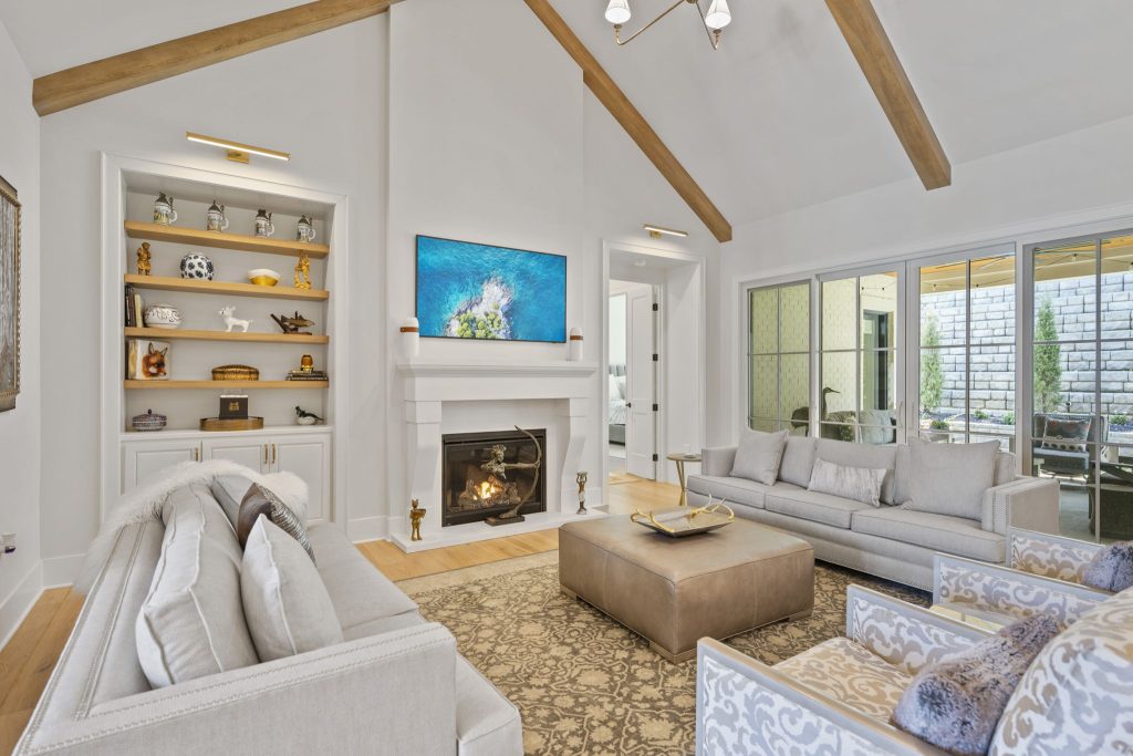 5805 Hickory living room