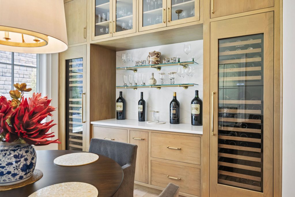 5805 Hickory wine bar