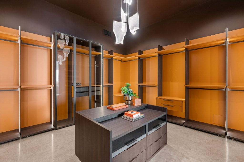 1152 Bellavista Drive closet