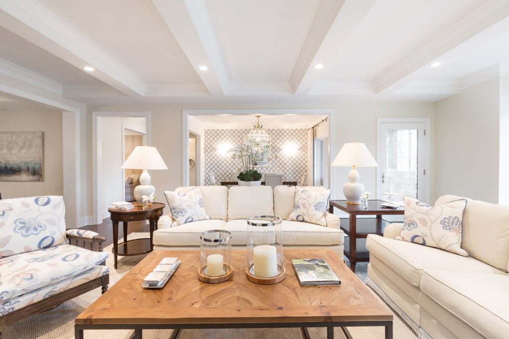 9506 Park Manor living room